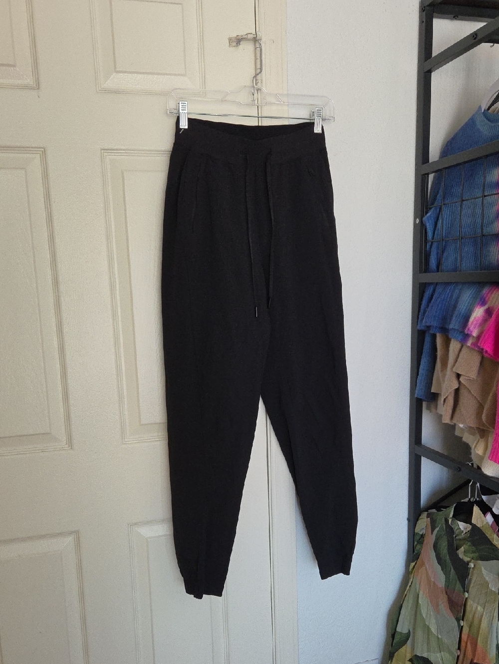lululemon athletica Womans Black Tapered Drawstring Joggers Size 4